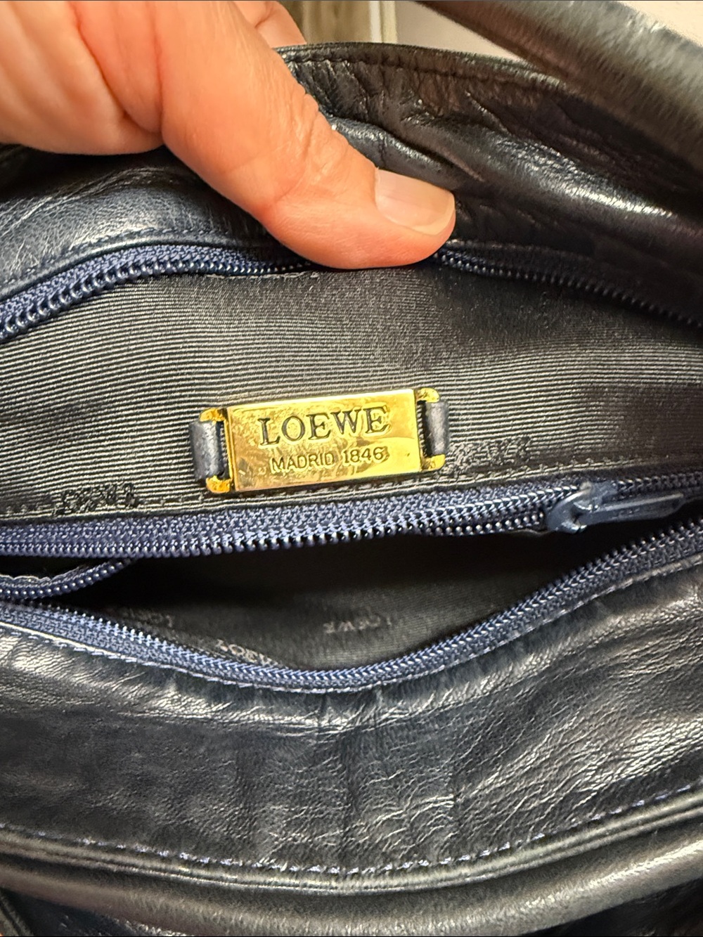 Loewe
Navy Leather Shoulder Bag with Gold Hardware - Picture 8 of 8